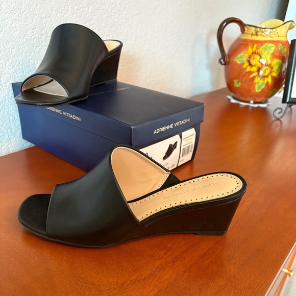 Adrienne Vittadini Adami Black Wedge Sandal, Size 10 - Picture 3 of 10